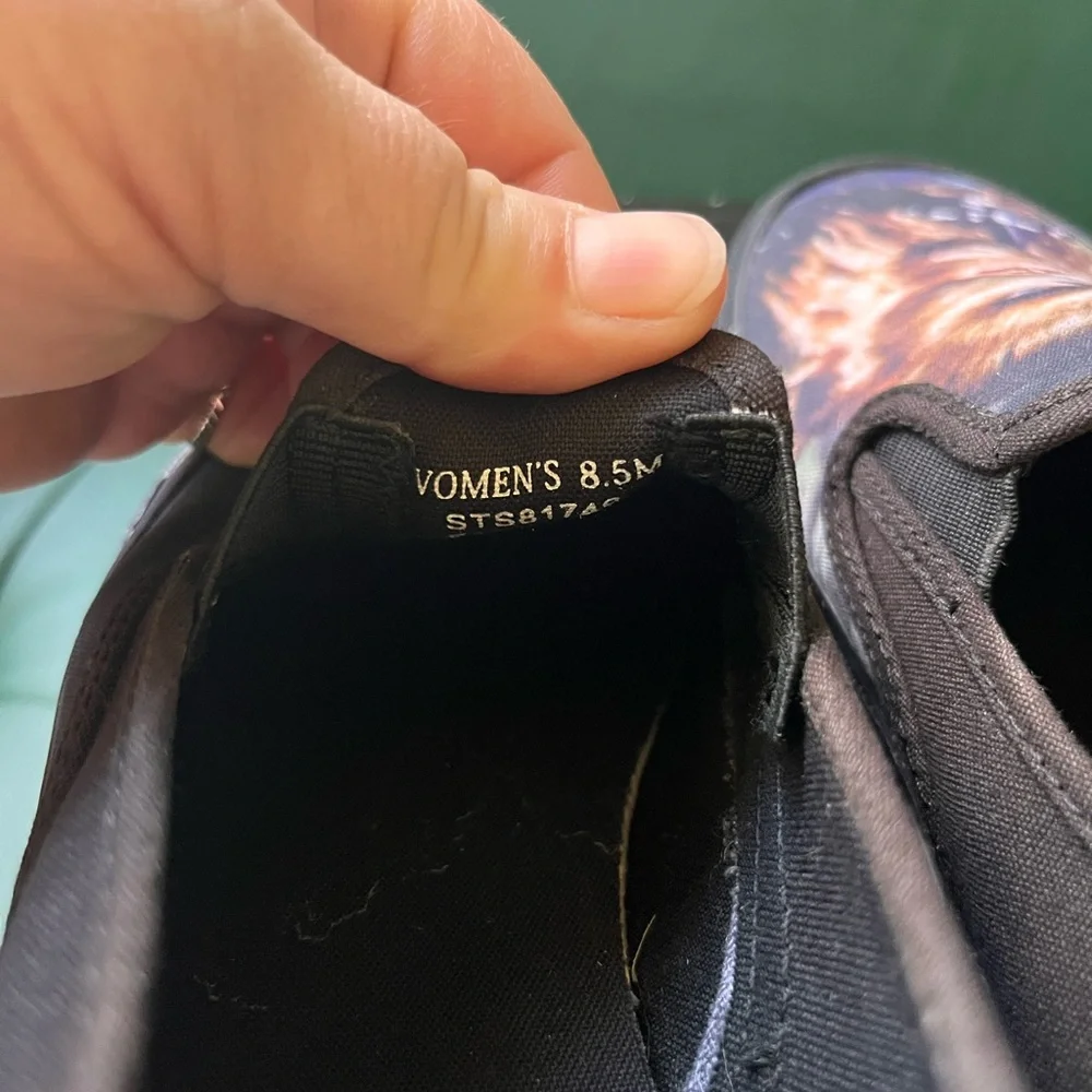 BRAND NEW SPERRY Women’s 8.5
Star Wars Cloud Slip-on Han and Chewie Sneakers - Picture 4 of 6